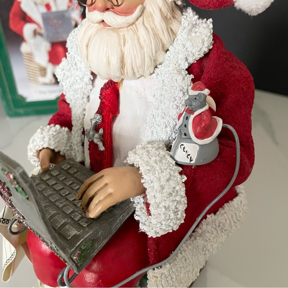 The New Millenium Santa - Computer Working Santa - Fabriche by Kurt Adler - Picture 5 of 12